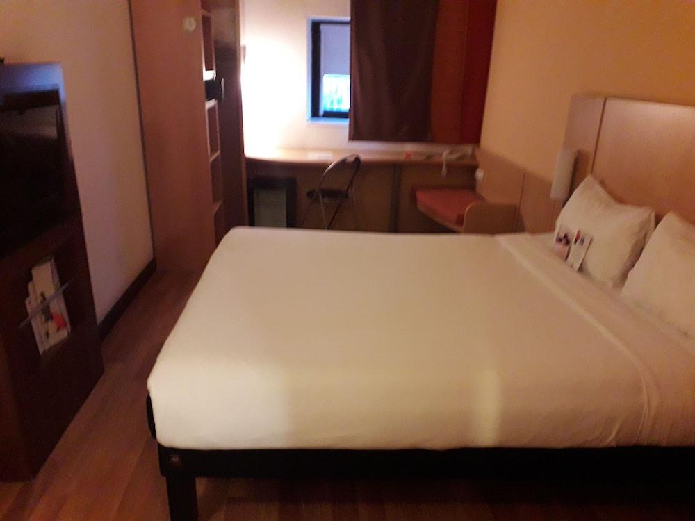 ホテル Ibis トレムセン エクステリア 写真